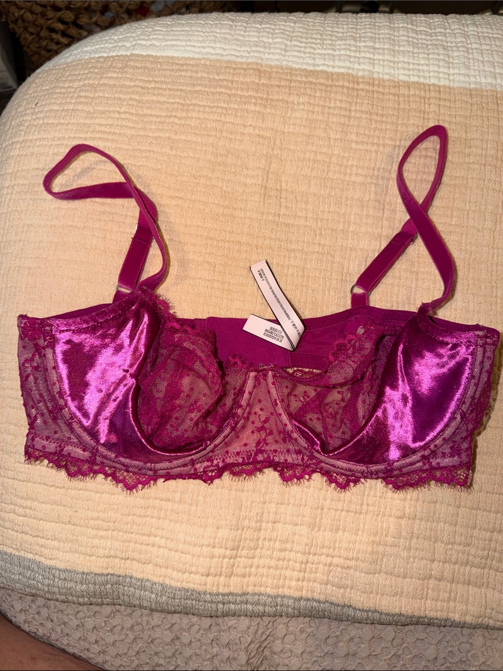NWOT Victoria’s Secret Dream Angels Demi 34D Pushup Underwire Bra